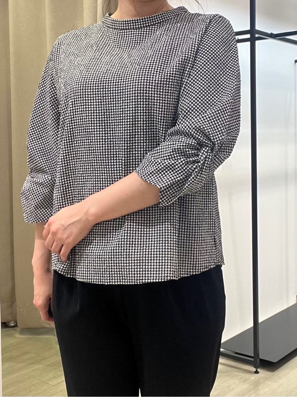 TOMOMIさんの「INDIVI｜【UVケア／吸汗速乾】スリーブデザインブラウス」を使ったコーディネート