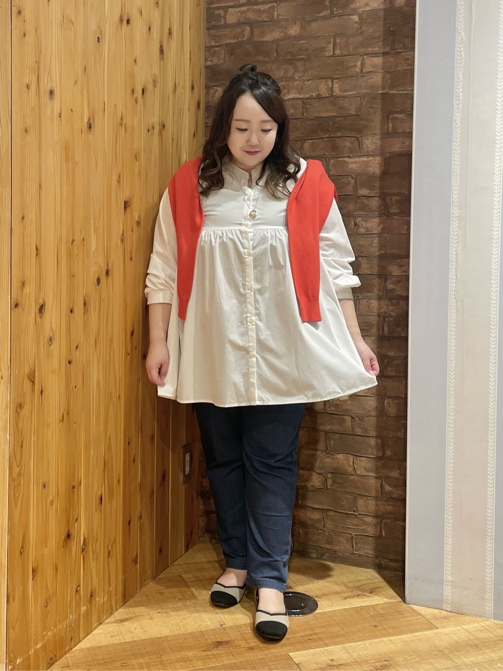 Risaさんの「SHOO･LA･RUE｜【洗える】もちもち ミドル丈ニットカーディガン」を使ったコーディネート