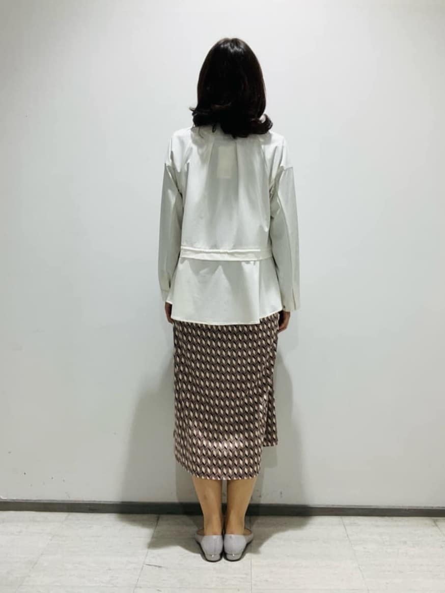 fujiさんの「INDIVI｜【洗える／オリジナル柄】ジオメプリント フレアワンピース」を使ったコーディネート