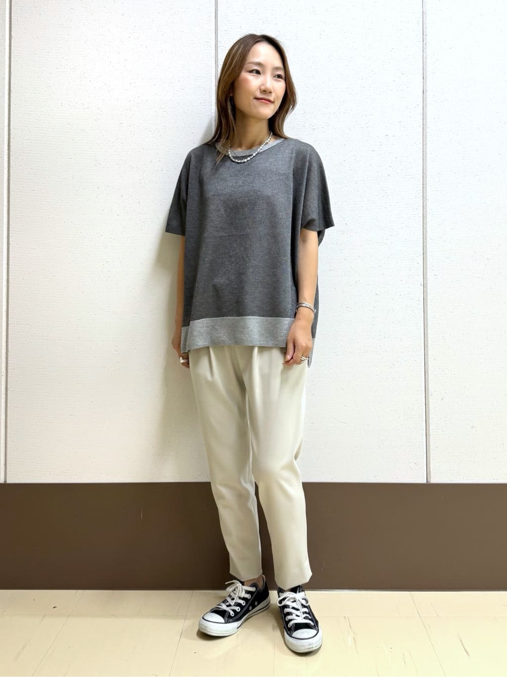 mamiさんの「INDIVI｜人気NO.1【褒められパンツ／高ストレッチ／ウエストゴム】タックテーパードパンツ」を使ったコーディネート