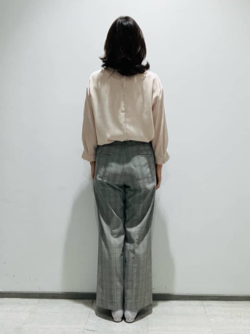 fujiさんの「INDIVI｜【褒められパンツ】ワンタックワイドパンツ」を使ったコーディネート