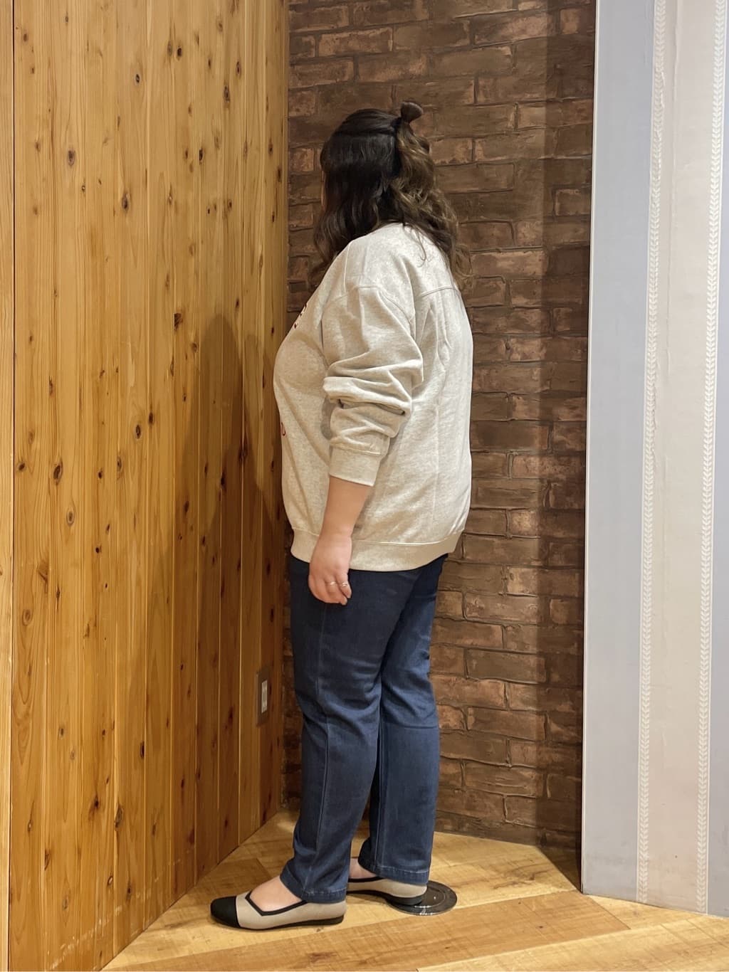 Risaさんの「SHOO･LA･RUE｜【高レビュー/SS-LL/美脚シルエット】自然に体型カバー イージーデニム テーパードパンツ」を使ったコーディネート