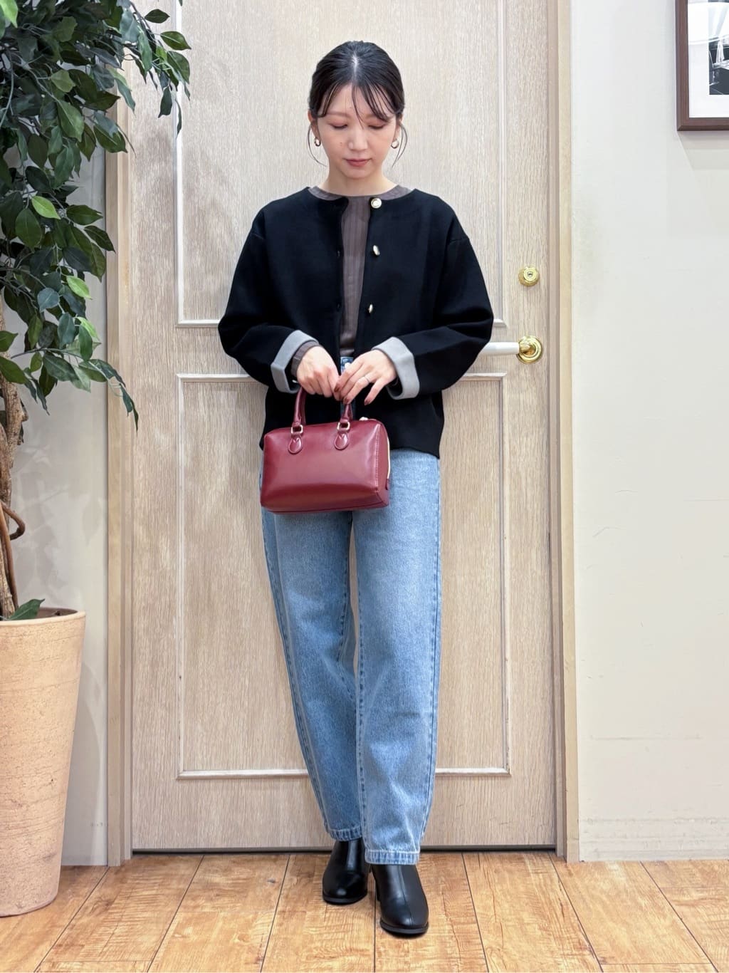 なみさんの「SHOO･LA･RUE｜【S-LL】程よくゆったりな 柔らかデニムテーパードパンツ」を使ったコーディネート