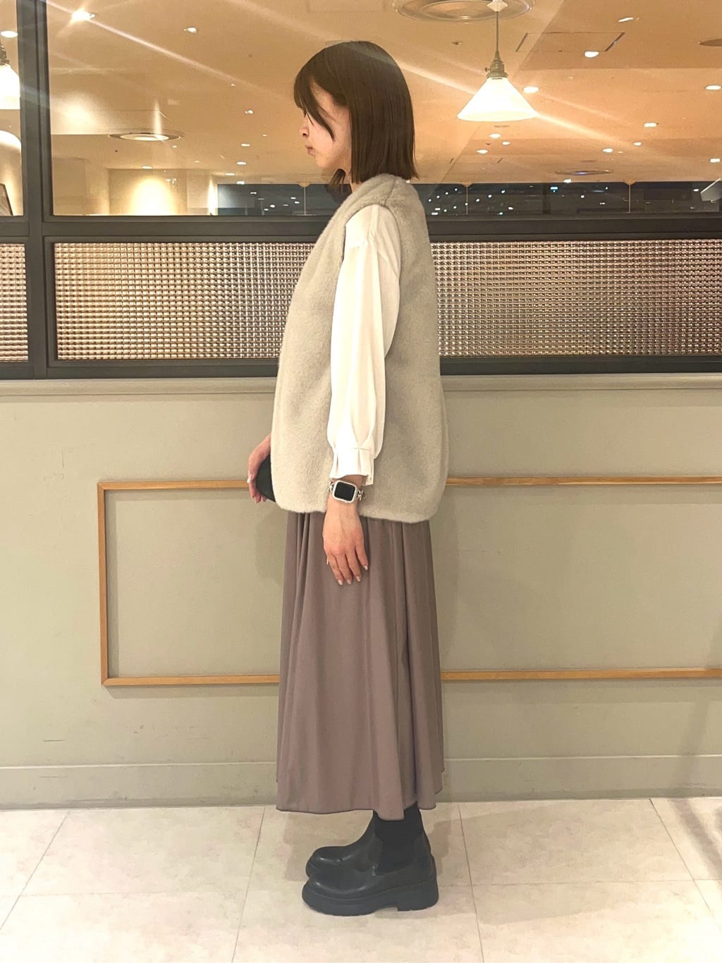 kumiさんの「INDIVI｜【セットアップ可能】スエード調サテンブラウス」を使ったコーディネート