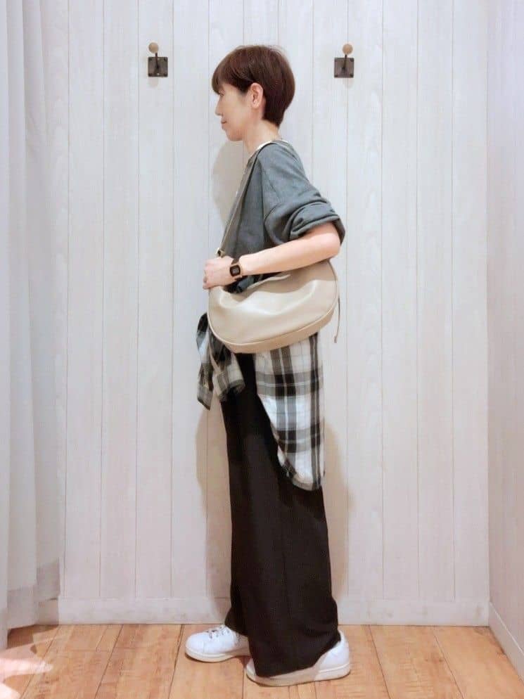 Ribさんの「SHOO･LA･RUE｜【S-LL/汗ジミ軽減/ひんやり/UV】体型カバーに タック入りドルマントップス」を使ったコーディネート