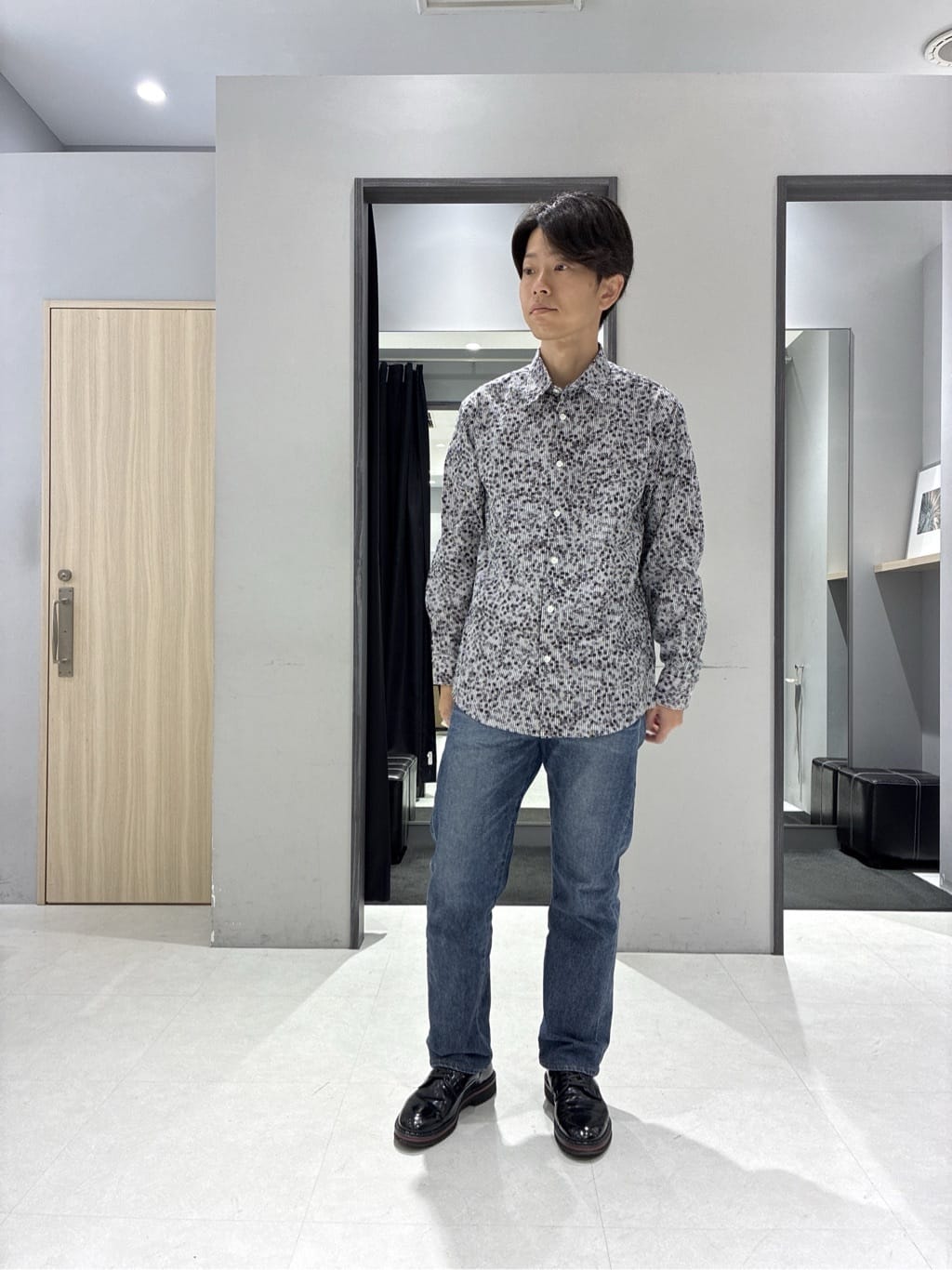 わいずみさんの「TAKEO KIKUCHI｜【3D ナイロン ストレッチ】スタンドカラー シャツブルゾン」を使ったコーディネート