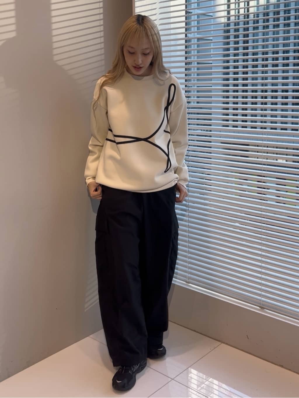 mさんの「tk.TAKEO KIKUCHI｜バギーバレルカーゴパンツ」を使ったコーディネート