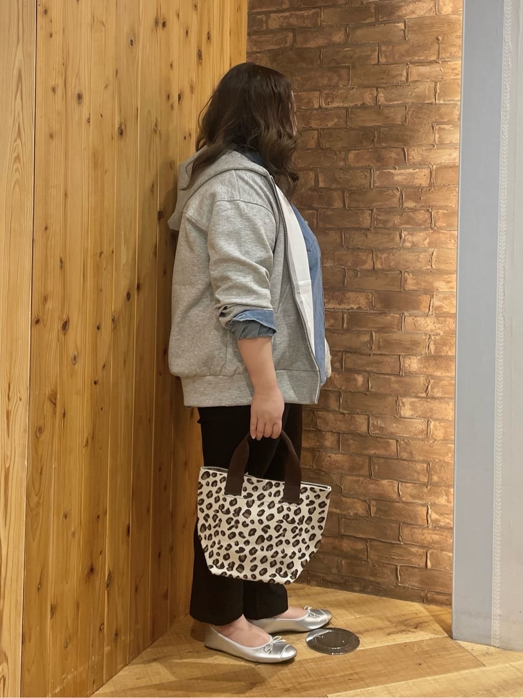 Risaさんの「SHOO･LA･RUE｜【洗える/S-LL/美脚シルエット】ハイパーストレッチ テーパードパンツ」を使ったコーディネート