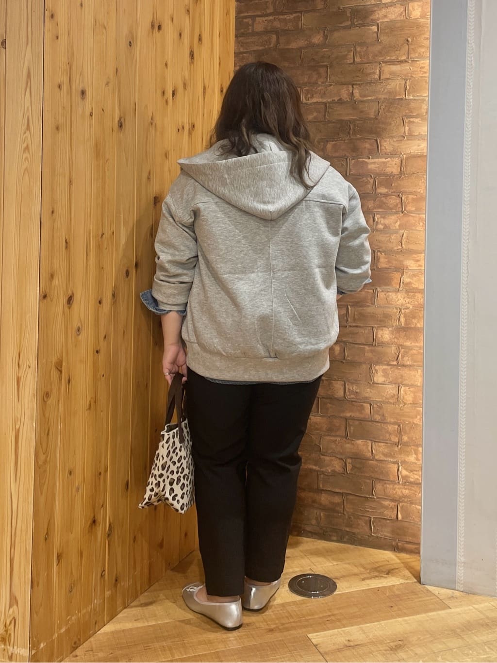 Risaさんの「SHOO･LA･RUE｜【洗える/S-LL/美脚シルエット】ハイパーストレッチ テーパードパンツ」を使ったコーディネート