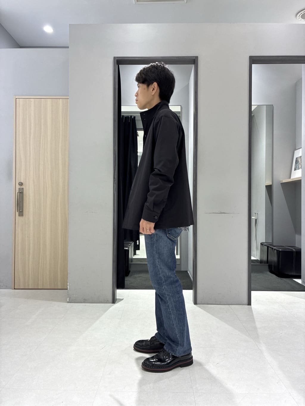 わいずみさんの「TAKEO KIKUCHI｜【3D ナイロン ストレッチ】スタンドカラー シャツブルゾン」を使ったコーディネート