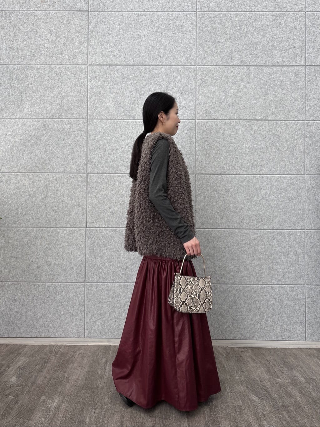 ひなさんの「INDIVI｜カットアウトカットソー」を使ったコーディネート