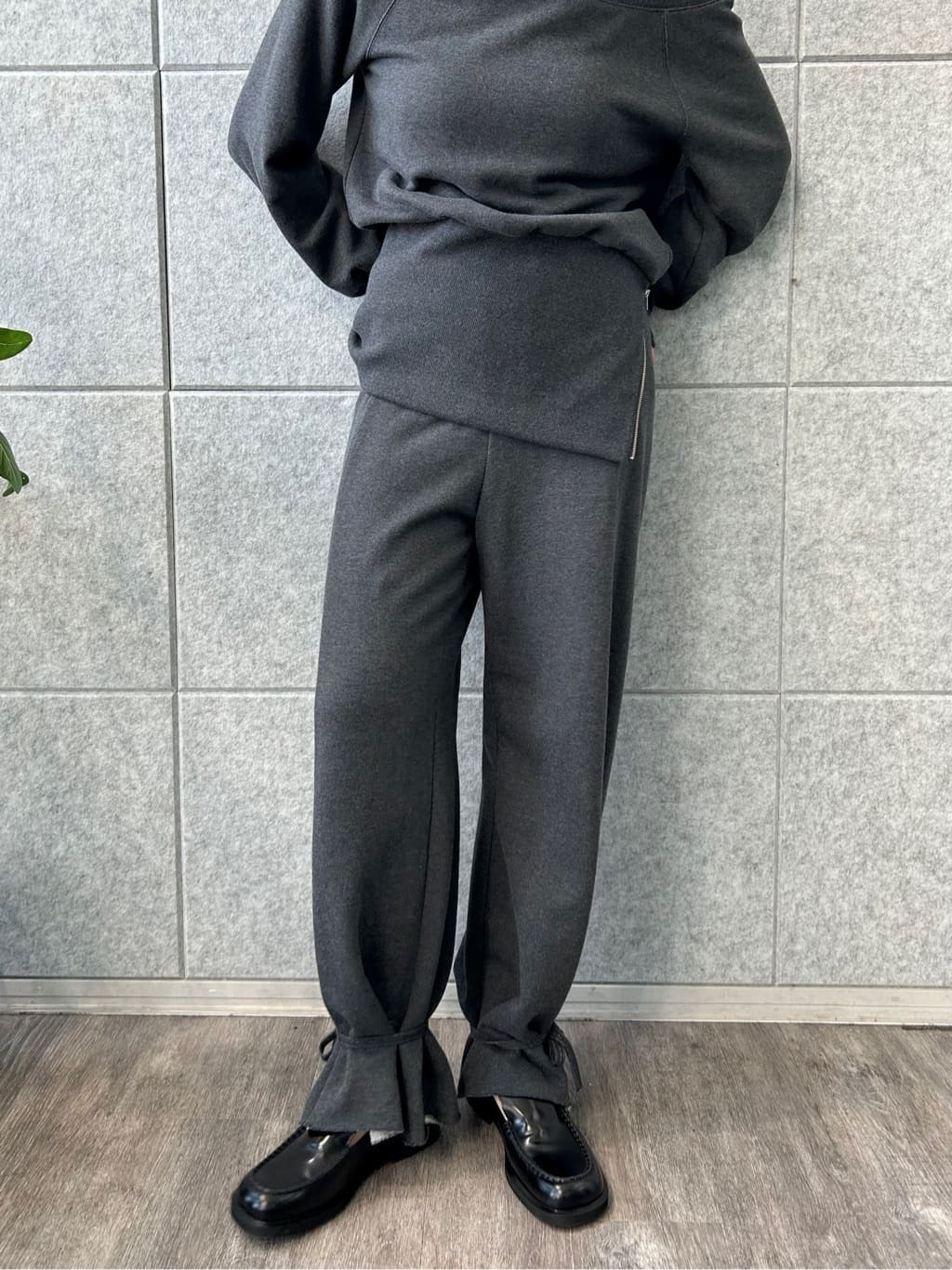 honoka Aさんの「CODE A｜off－shoulder sweat」を使ったコーディネート