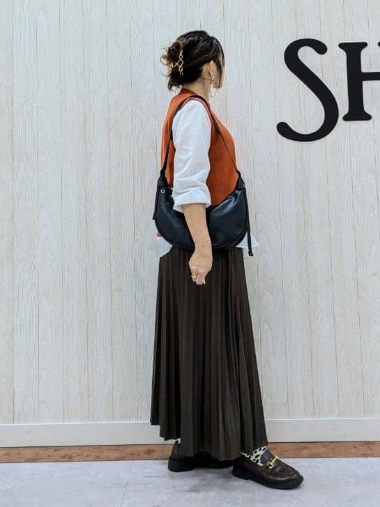 さくみぃさんの「SHOO･LA･RUE｜【S-LL/2点セット】着回し自在 ニットベスト＋フレアブラウス」を使ったコーディネート