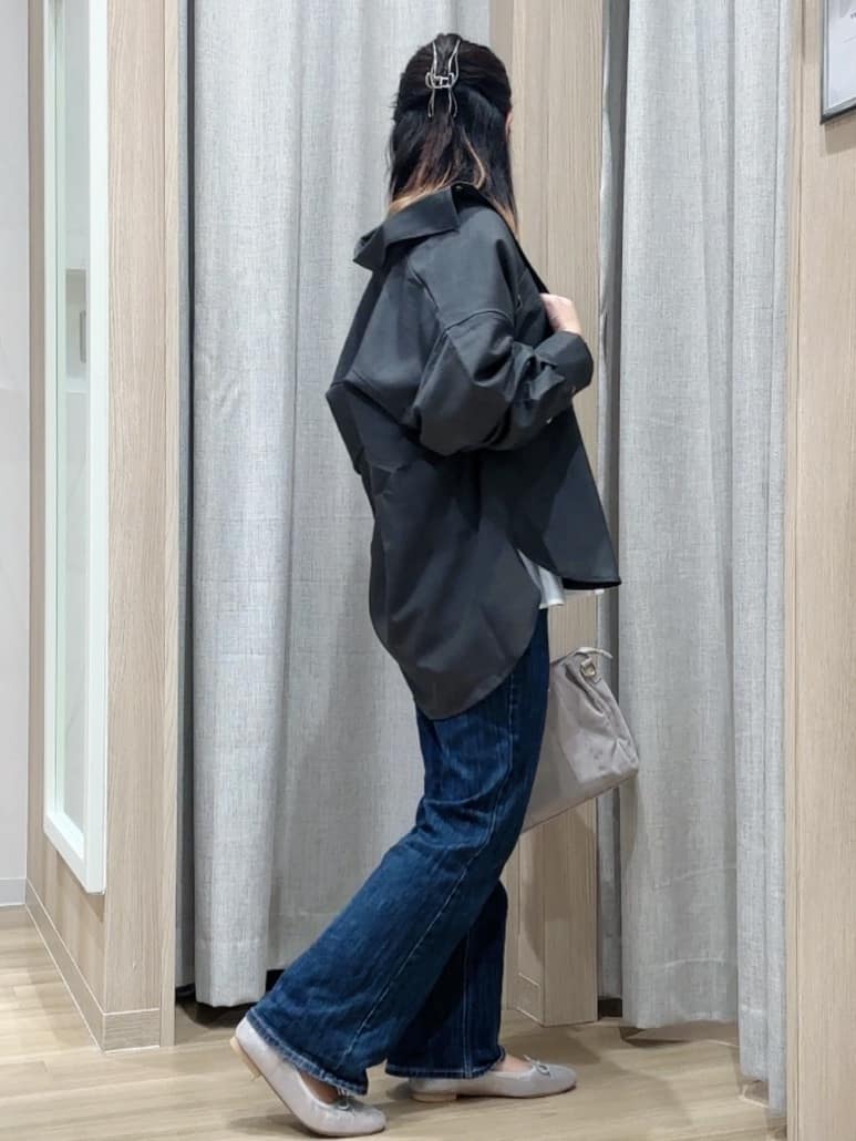 Fumikaさんの「grove｜【カセット服/選べる着丈】洗濯機で洗えるオーバーシャツ」を使ったコーディネート