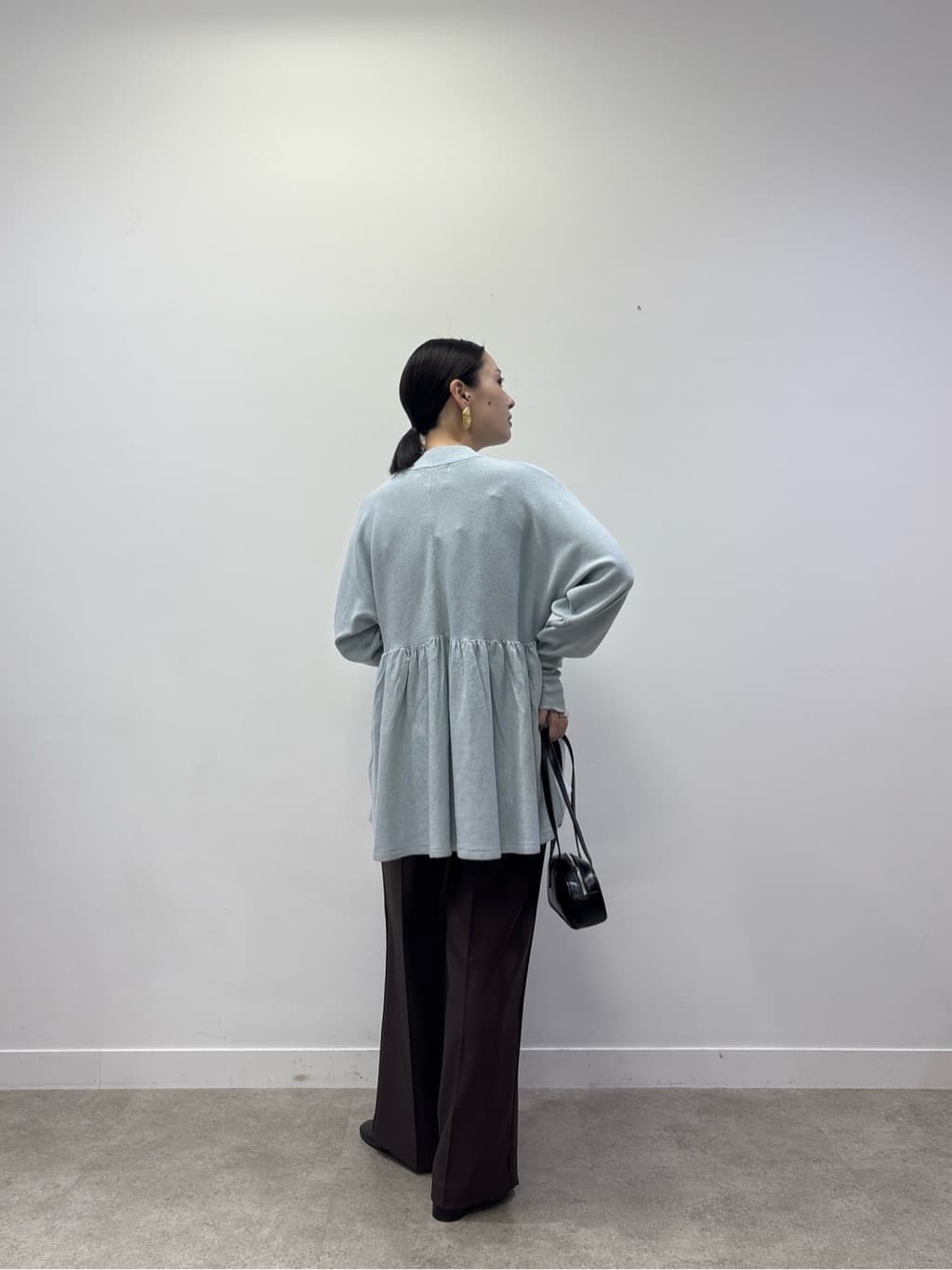 ayanoさんの「INDIVI｜【再入荷】ペプラムハイネックニット」を使ったコーディネート