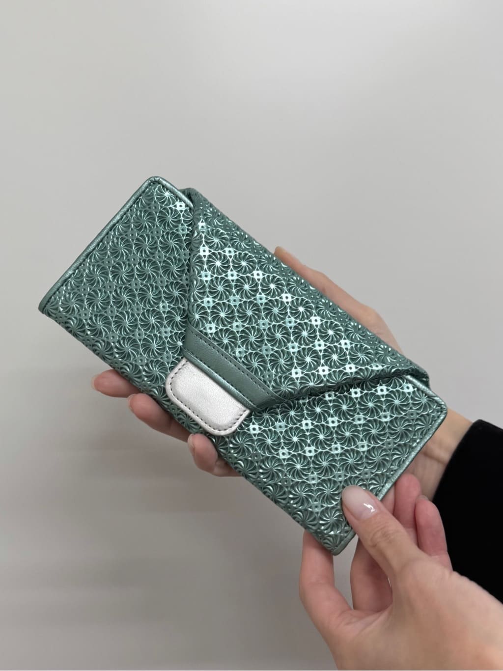 Kさんの「HIROKO HAYASHI｜GIRASOLE PIPERITA（ジラソーレ ピペリータ）長財布ミニ」を使ったコーディネート