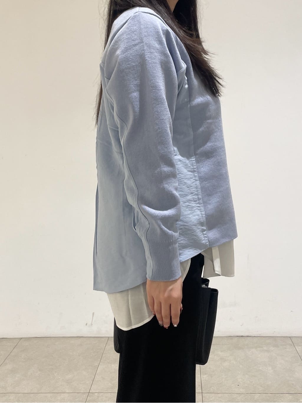 emikaさんの「INDIVI｜【洗える／選べる8色】トーンアップニット」を使ったコーディネート