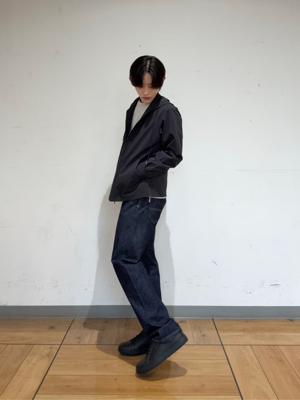 hiroさんの「TAKEO KIKUCHI｜【3D ナイロン ストレッチ】ジップアップ フードブルゾン」を使ったコーディネート