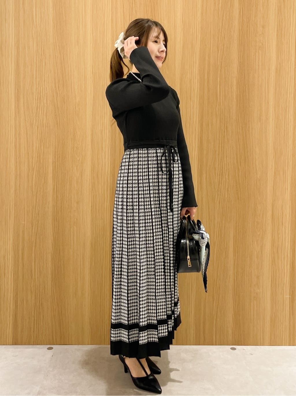 Asukaさんの「OPAQUE.CLIP｜千鳥チェックバイカラーニットワンピース【洗濯機OK／抗ピル】」を使ったコーディネート