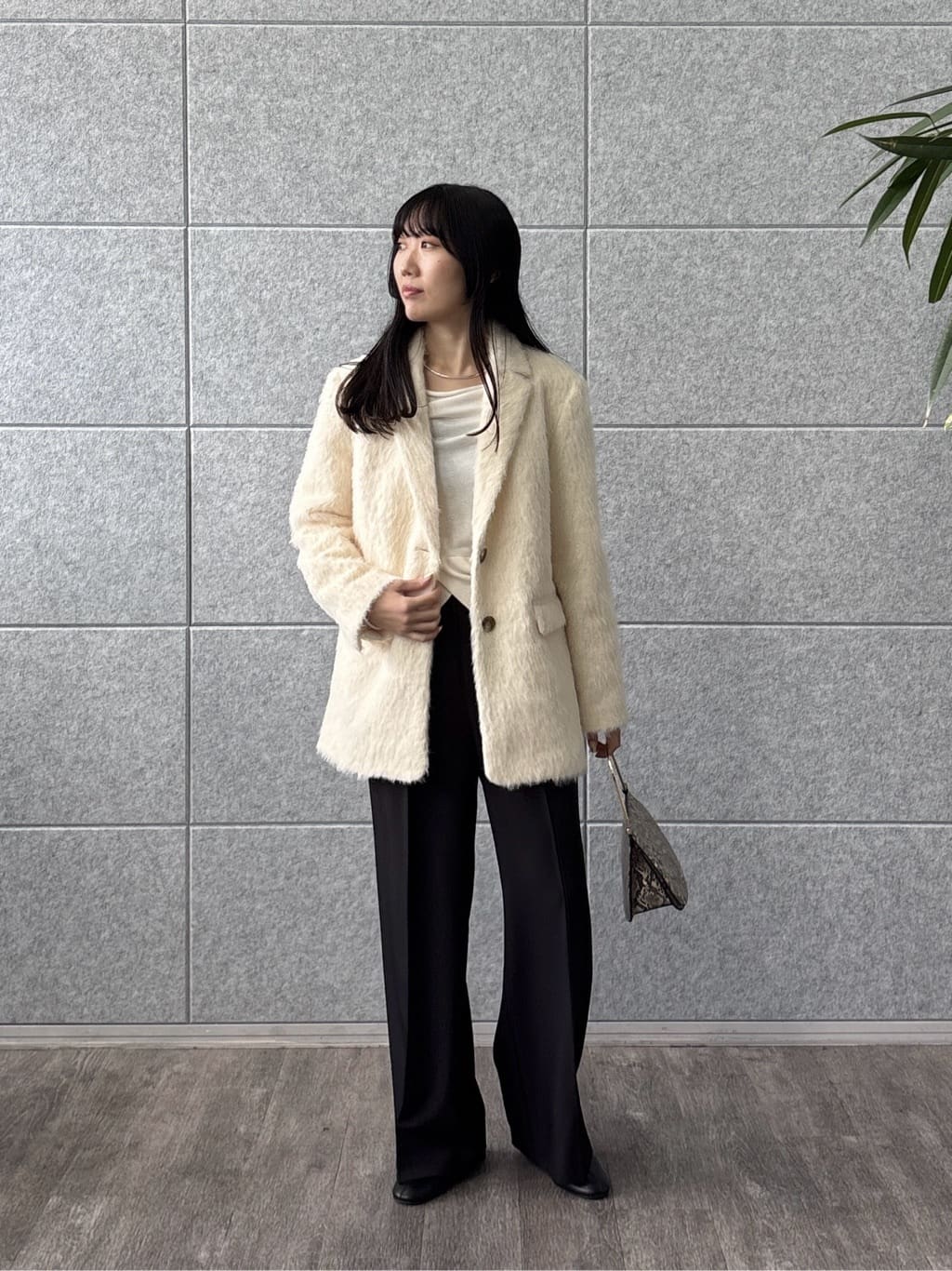 rinaさんの「INDIVI｜2Wayドレープスリットニット」を使ったコーディネート