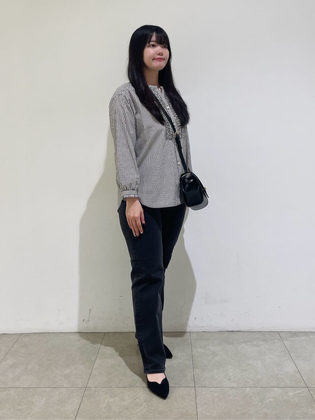 emikaさんの「INDIVI｜【洗える】胸元タックフリル長袖ブラウス」を使ったコーディネート