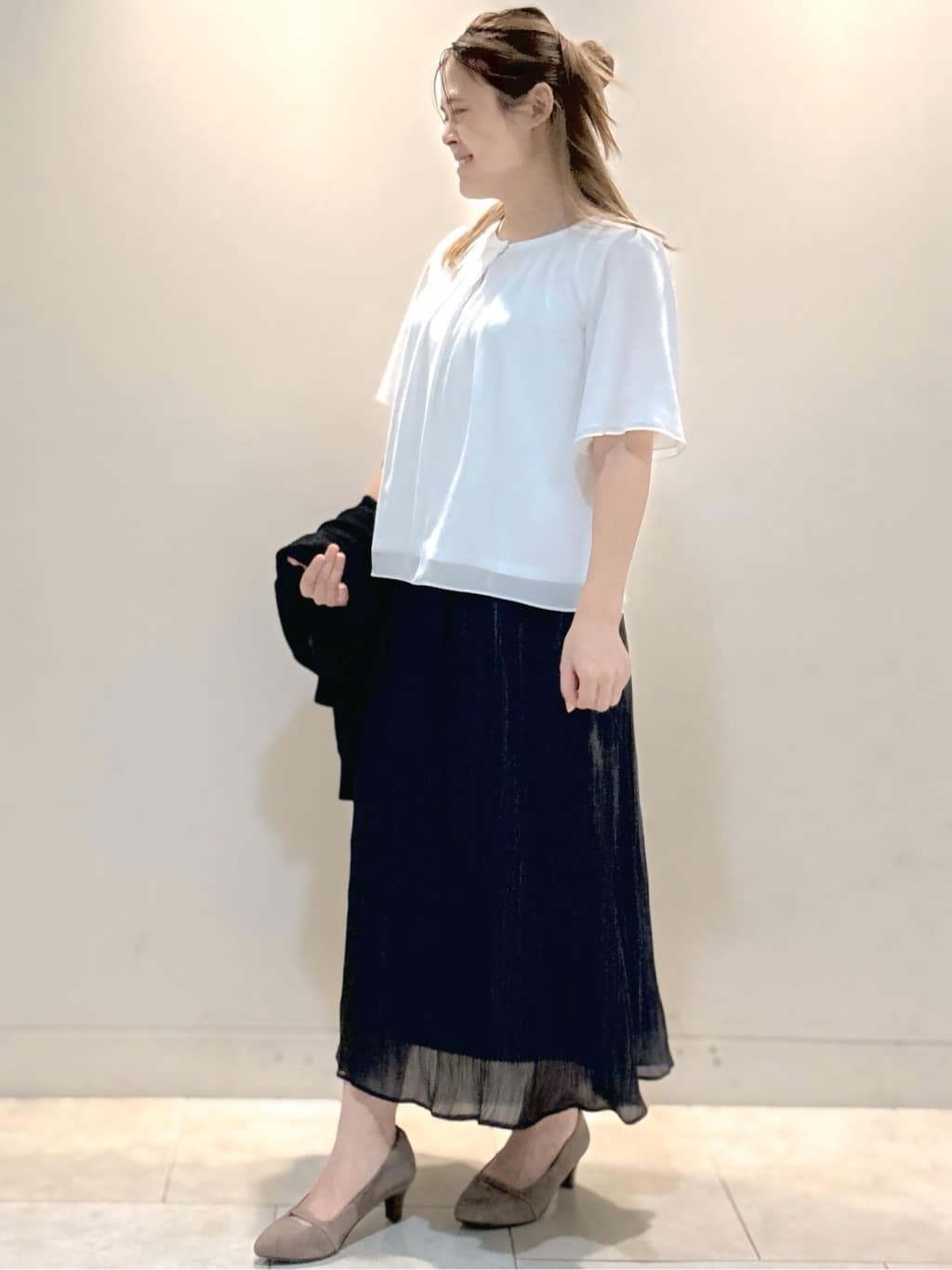 S&auml;K&iuml;さんの「Reflect｜【一枚着で着映え◎／ジャケットのインナーにも】フロント開きブラウス」を使ったコーディネート