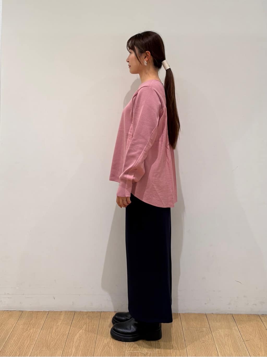 maiさんの「INDIVI｜【洗える／選べる8色】トーンアップニット」を使ったコーディネート