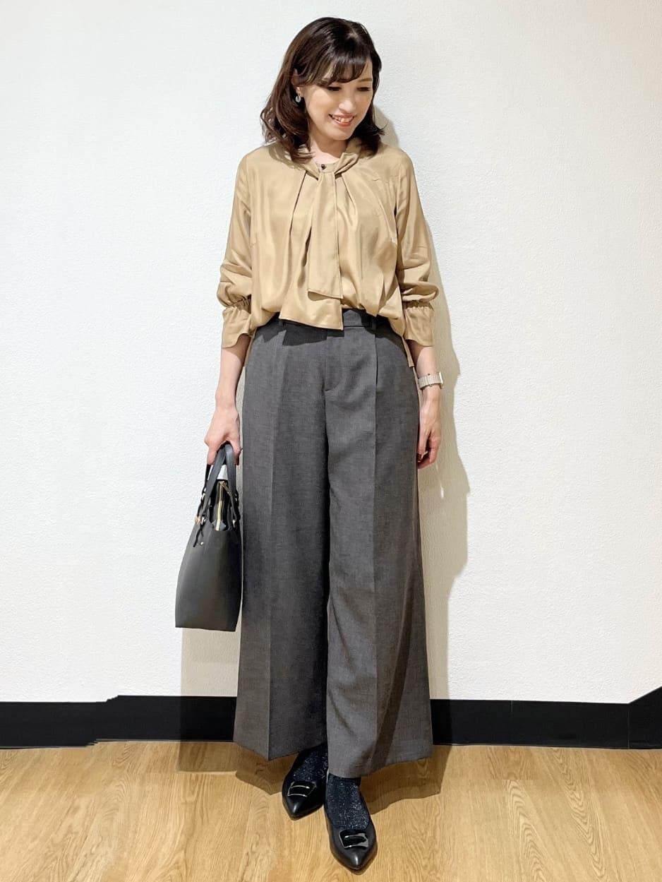 ayaさんの「Reflect｜【キレイめスタイル／通勤におすすめ◎】ボウタイシャンブレーカラーブラウス」を使ったコーディネート