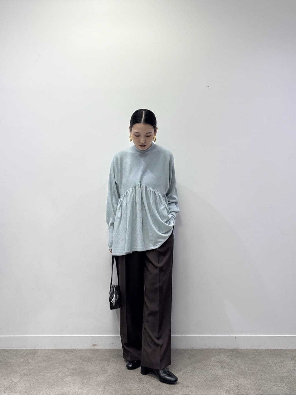 ayanoさんの「INDIVI｜【再入荷】ペプラムハイネックニット」を使ったコーディネート
