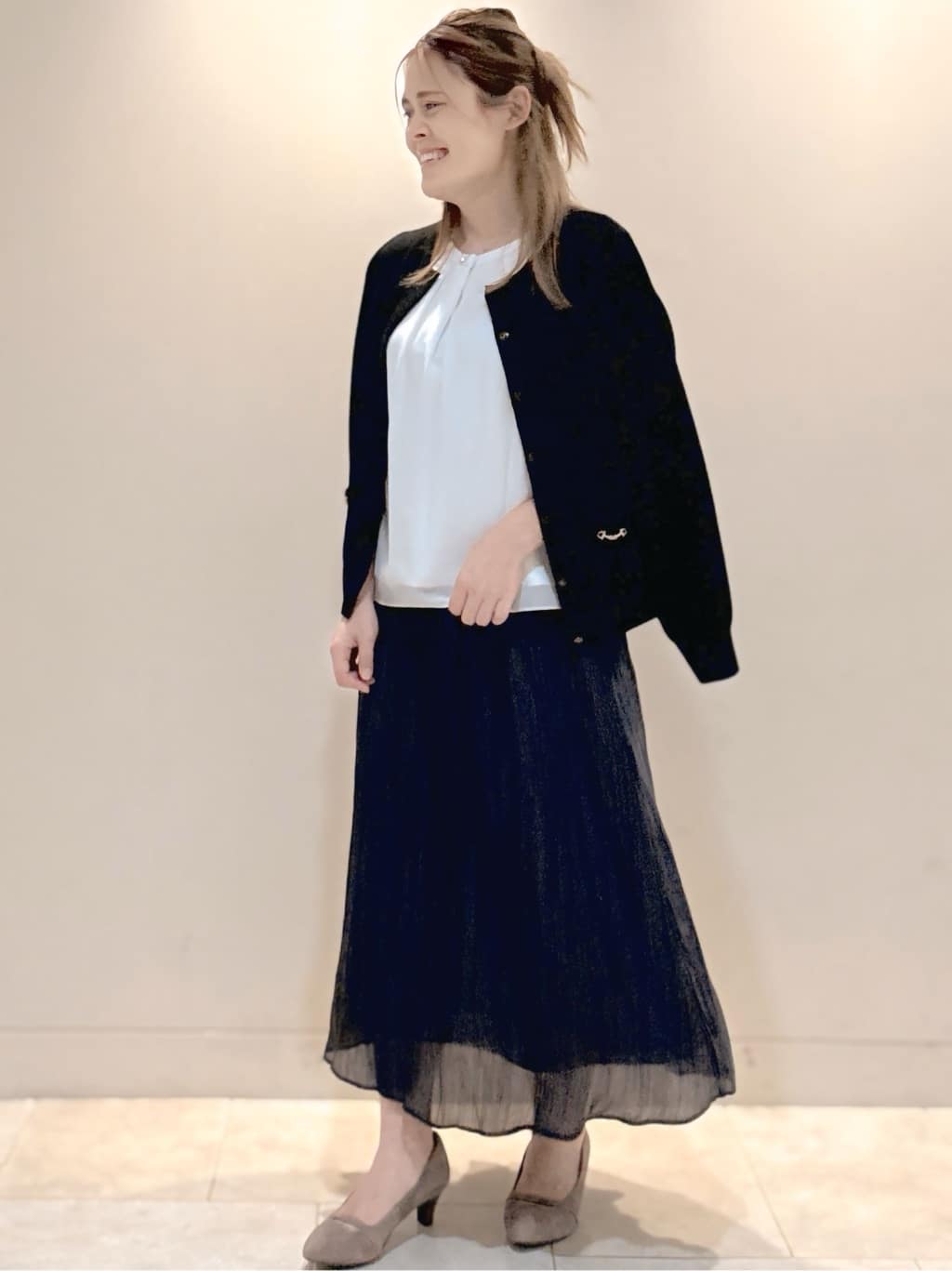 S&auml;K&iuml;さんの「Reflect｜【一枚着で着映え◎／ジャケットのインナーにも】フロント開きブラウス」を使ったコーディネート