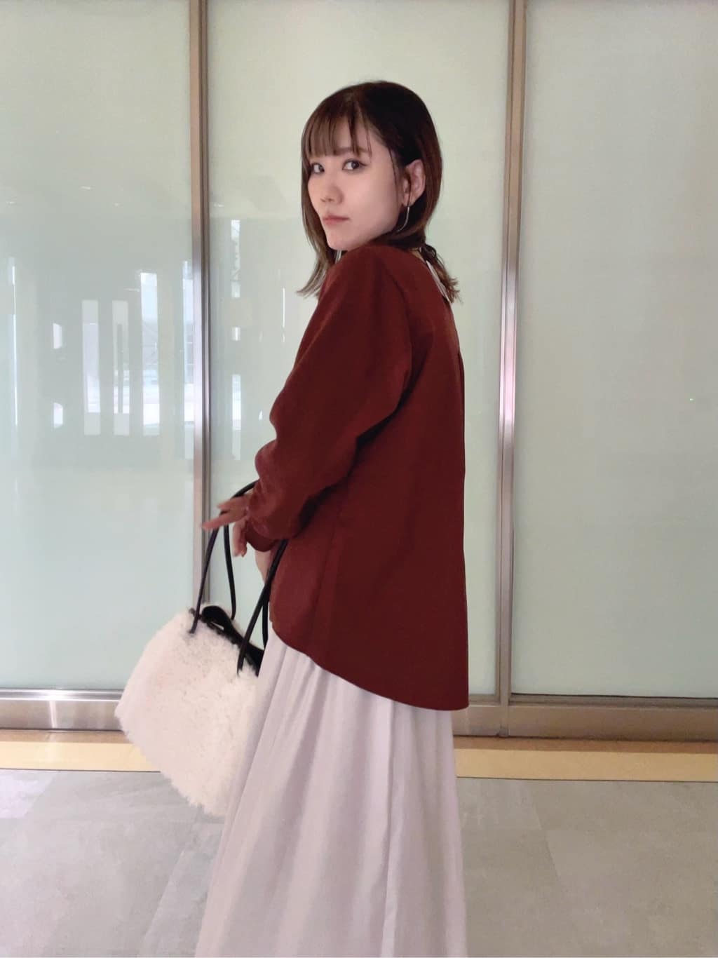 mayutaさんの「INDIVI｜【洗える／選べる8色】トーンアップニット」を使ったコーディネート