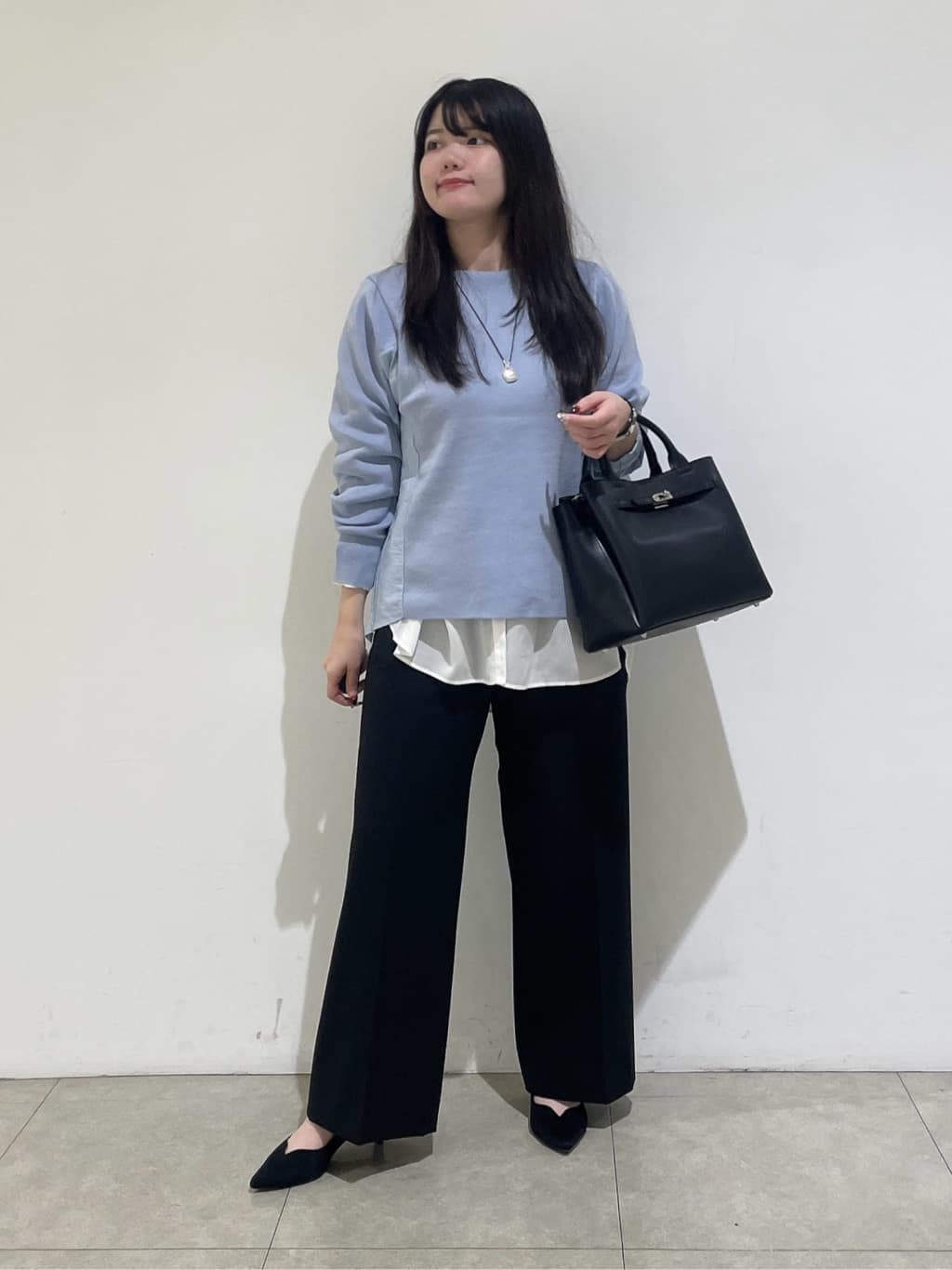 emikaさんの「INDIVI｜【洗える／選べる8色】トーンアップニット」を使ったコーディネート