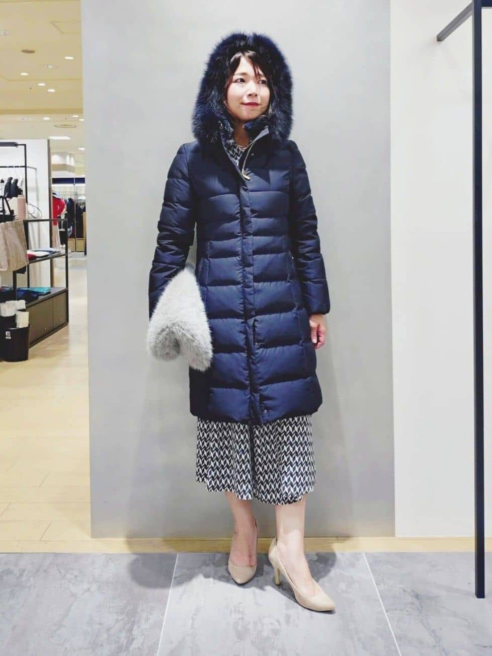 TOMOMIさんの「INDIVI｜【名品／撥水／抗菌防臭】ロング丈リサイクルダウンコート」を使ったコーディネート