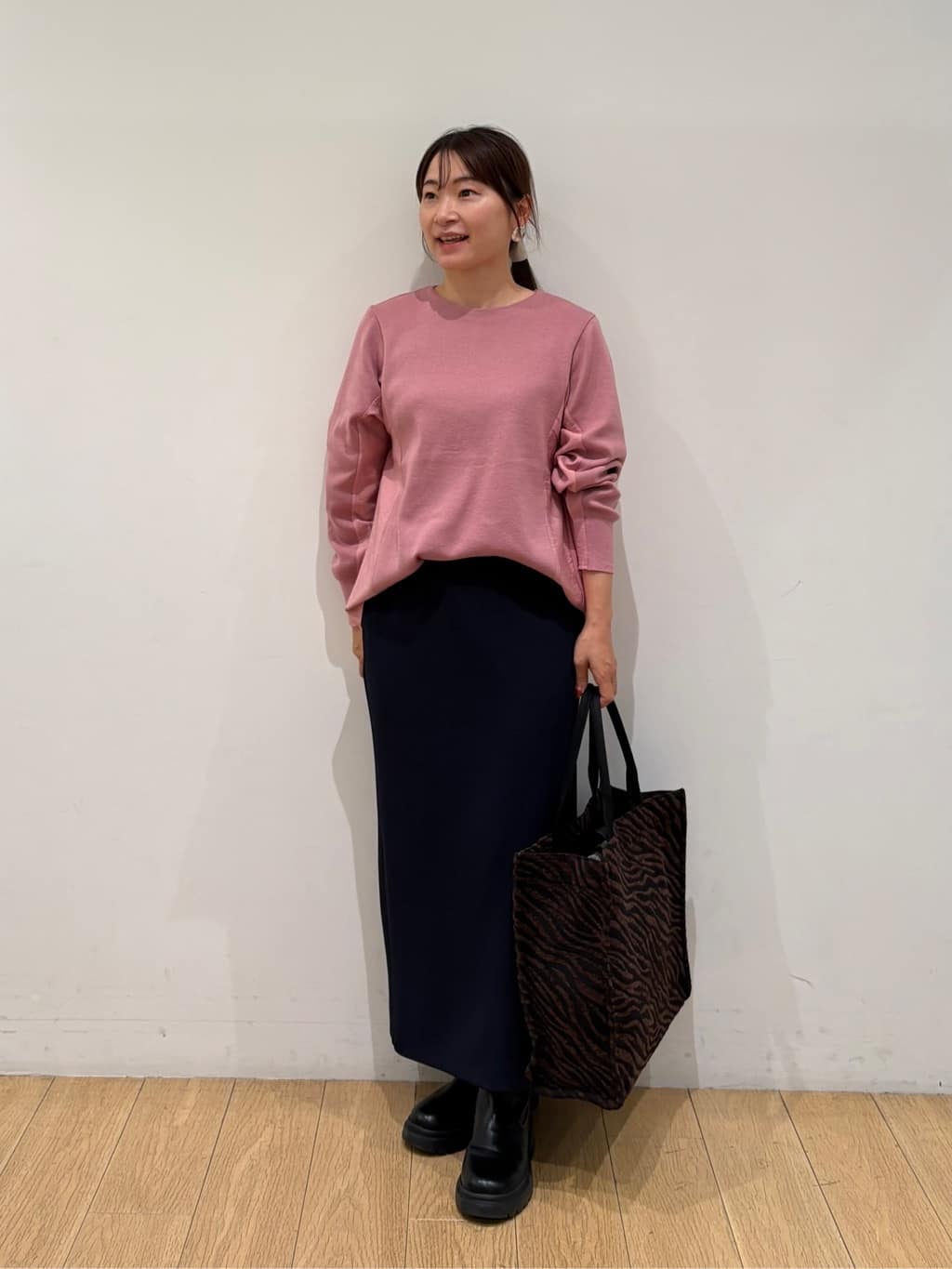 maiさんの「INDIVI｜【洗える／選べる8色】トーンアップニット」を使ったコーディネート