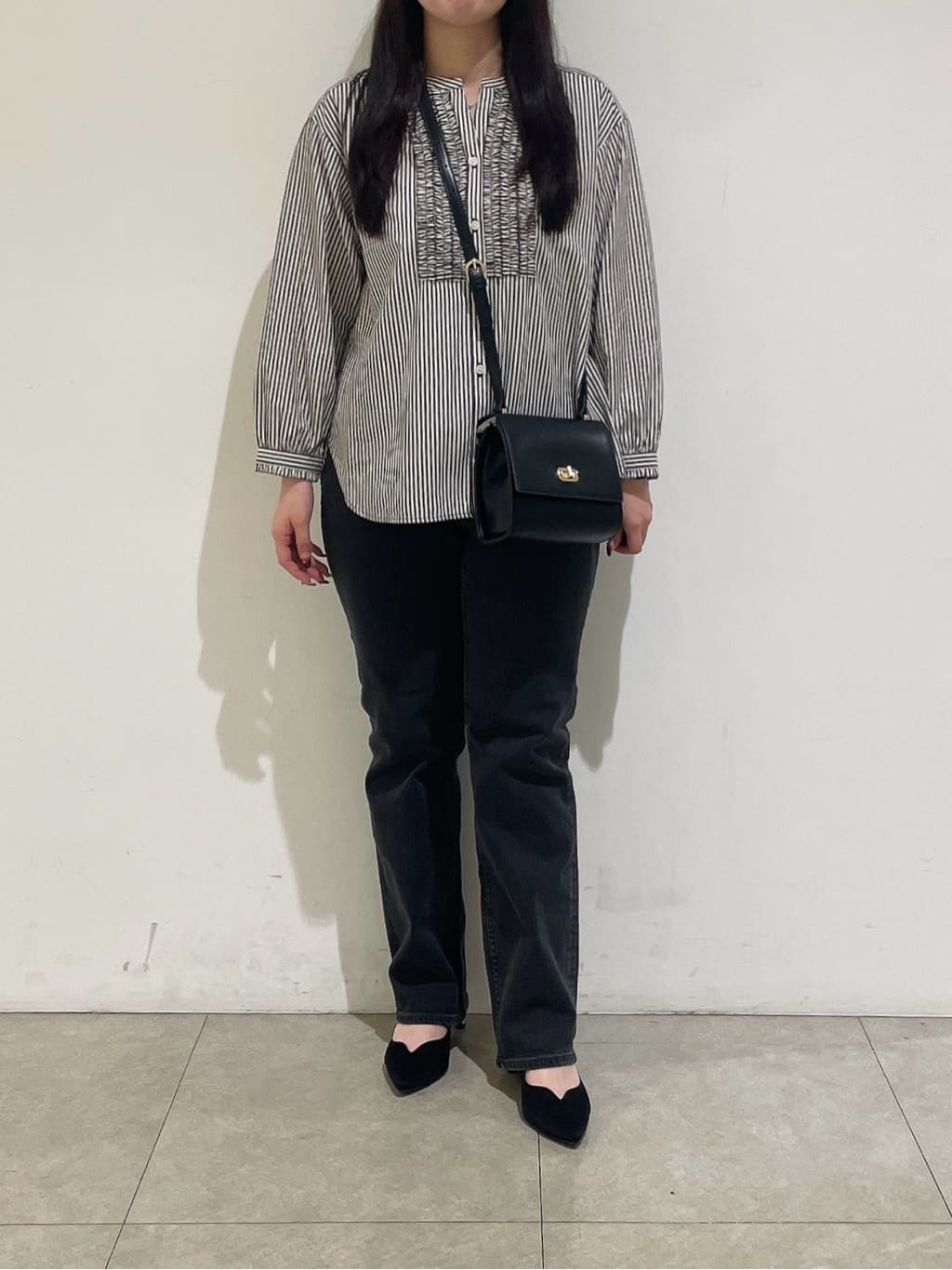emikaさんの「INDIVI｜【洗える】胸元タックフリル長袖ブラウス」を使ったコーディネート
