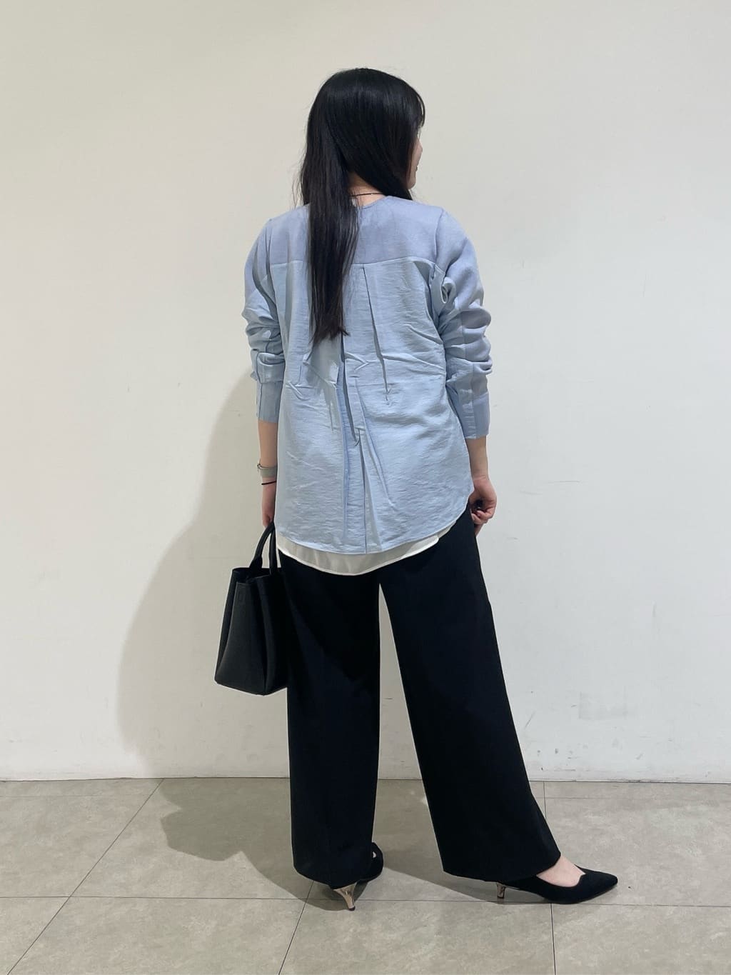 emikaさんの「INDIVI｜【洗える／選べる8色】トーンアップニット」を使ったコーディネート