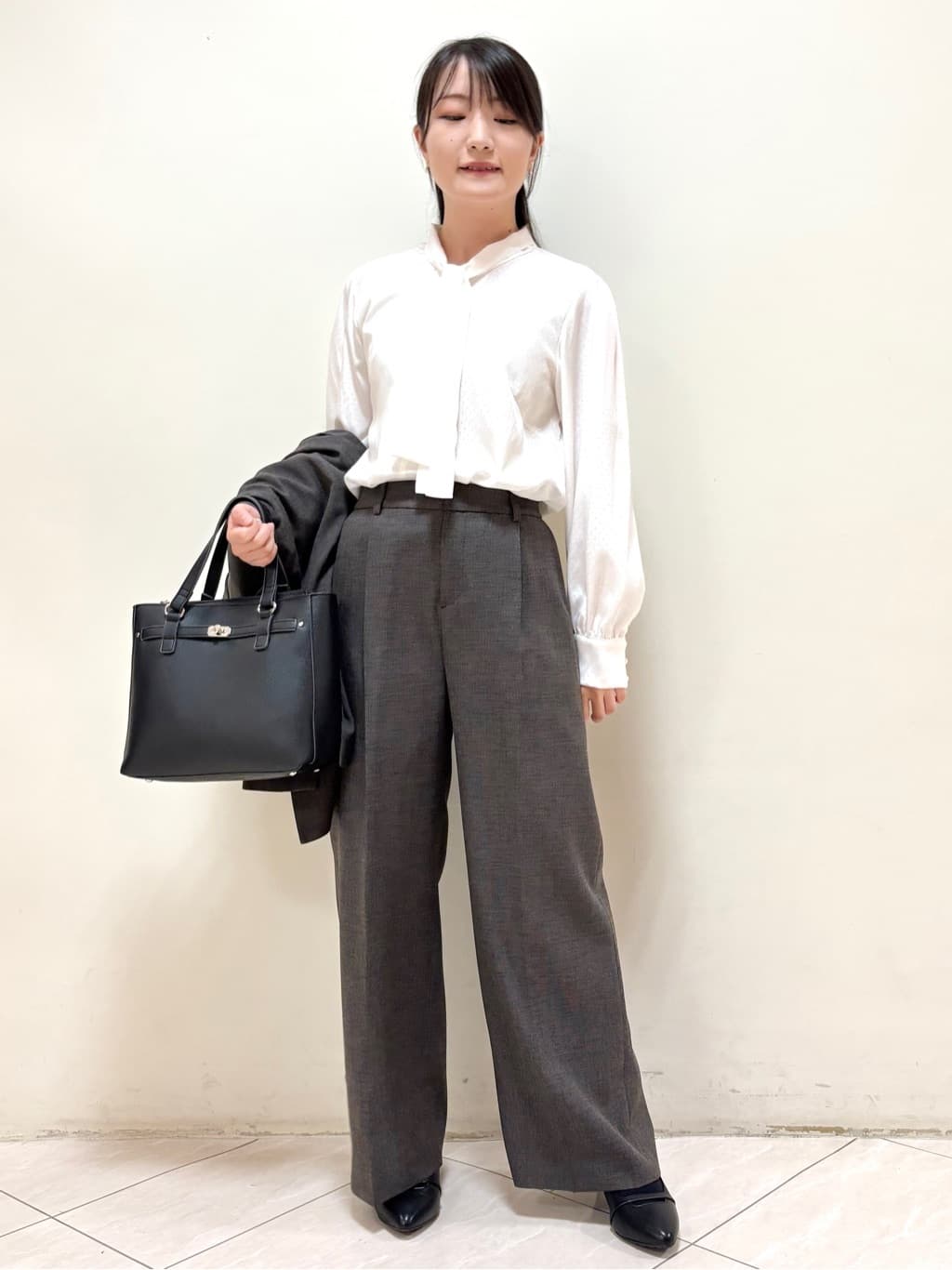 mikiさんの「Reflect｜【きちんと見え／通勤／セレモニーにおすすめ◎】ドット柄ボウタイブラウス」を使ったコーディネート
