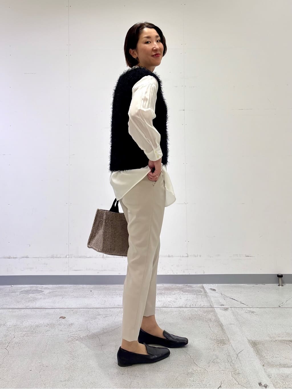 yuriさんの「INDIVI｜【きれいめ／ラメ】シャイニーローン ドレーピーブラウス」を使ったコーディネート