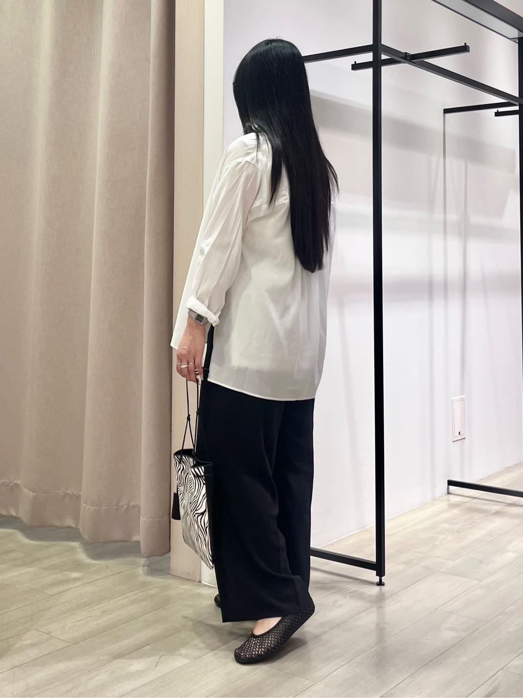 hasuさんの「INDIVI｜【体型カバー／清涼感】シアーオーバーシャツ」を使ったコーディネート