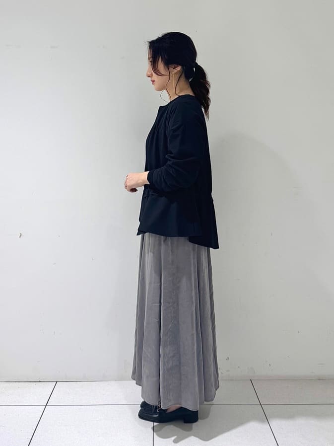 そんさんの「INDIVI｜【洗える】Vネックコンパクトニット」を使ったコーディネート