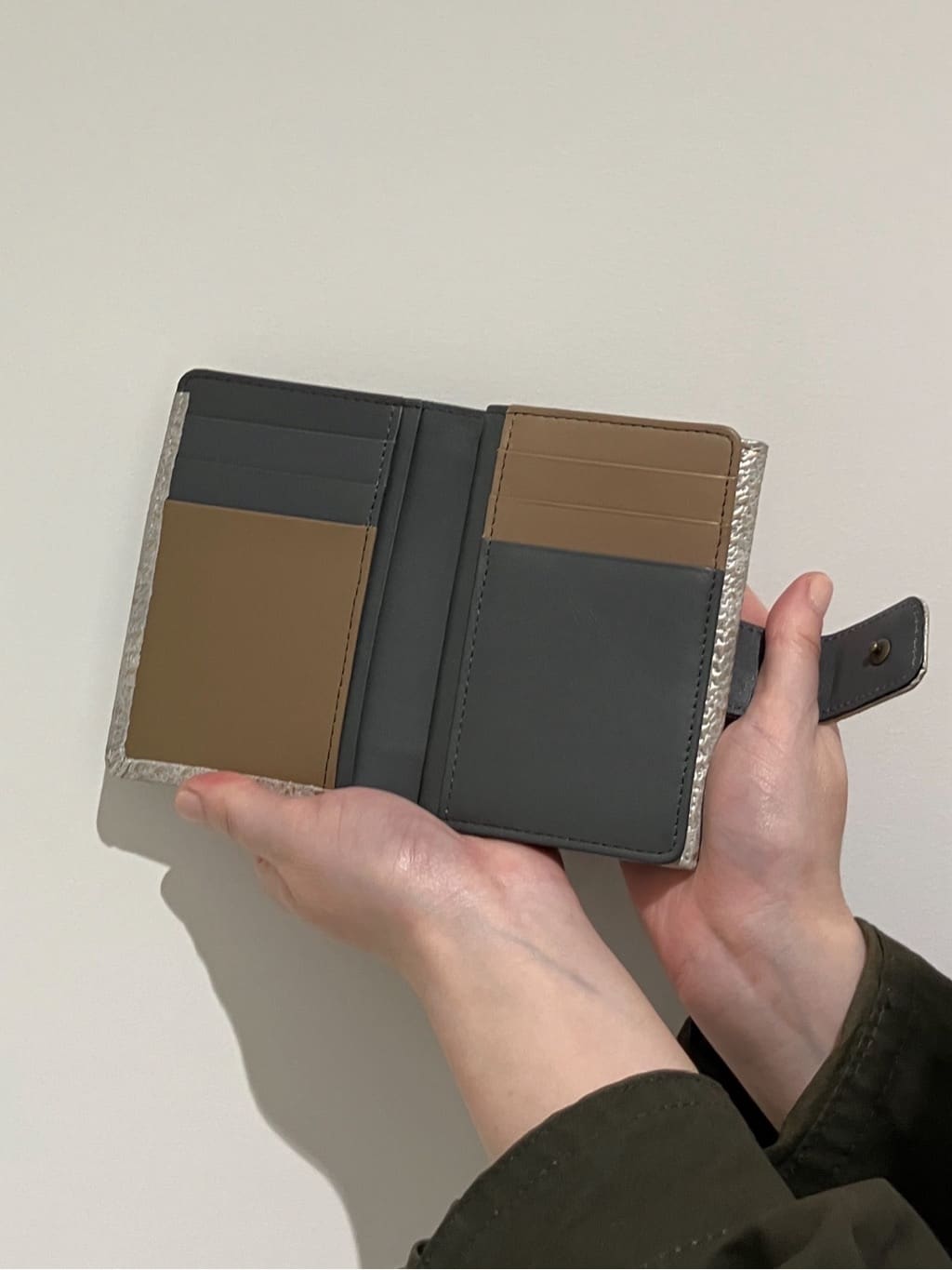 Cさんの「HIROKO HAYASHI｜DAMASCO（ダマスコ）薄型二つ折り財布」を使ったコーディネート