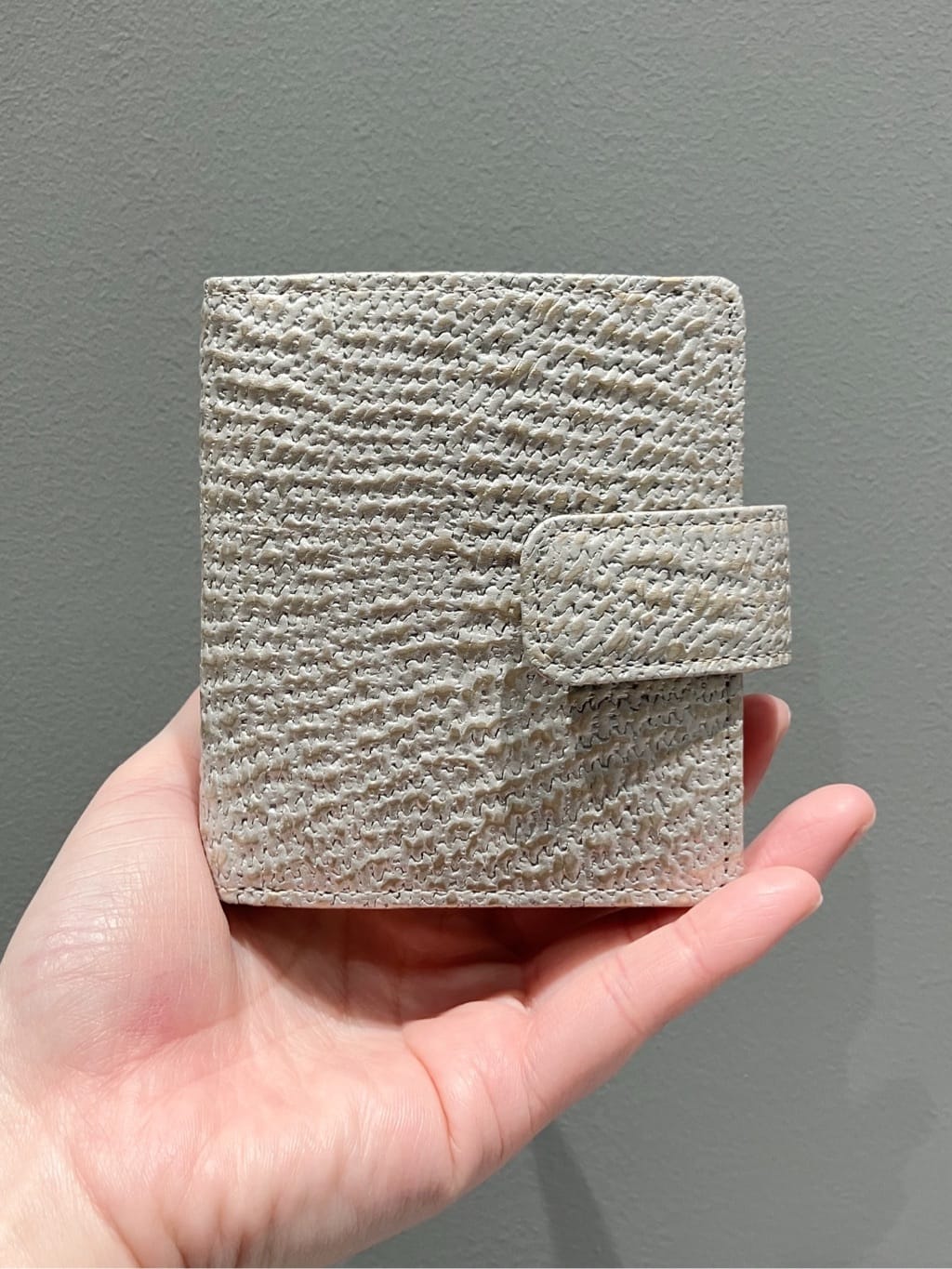 Cさんの「HIROKO HAYASHI｜DAMASCO（ダマスコ）薄型二つ折り財布」を使ったコーディネート