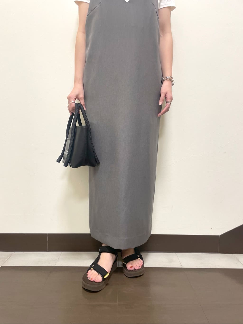 makiさんの「DRESSTERIOR｜◆【美人百花/モデル美香着用】コンフォートアイラインキャミワンピース」を使ったコーディネート