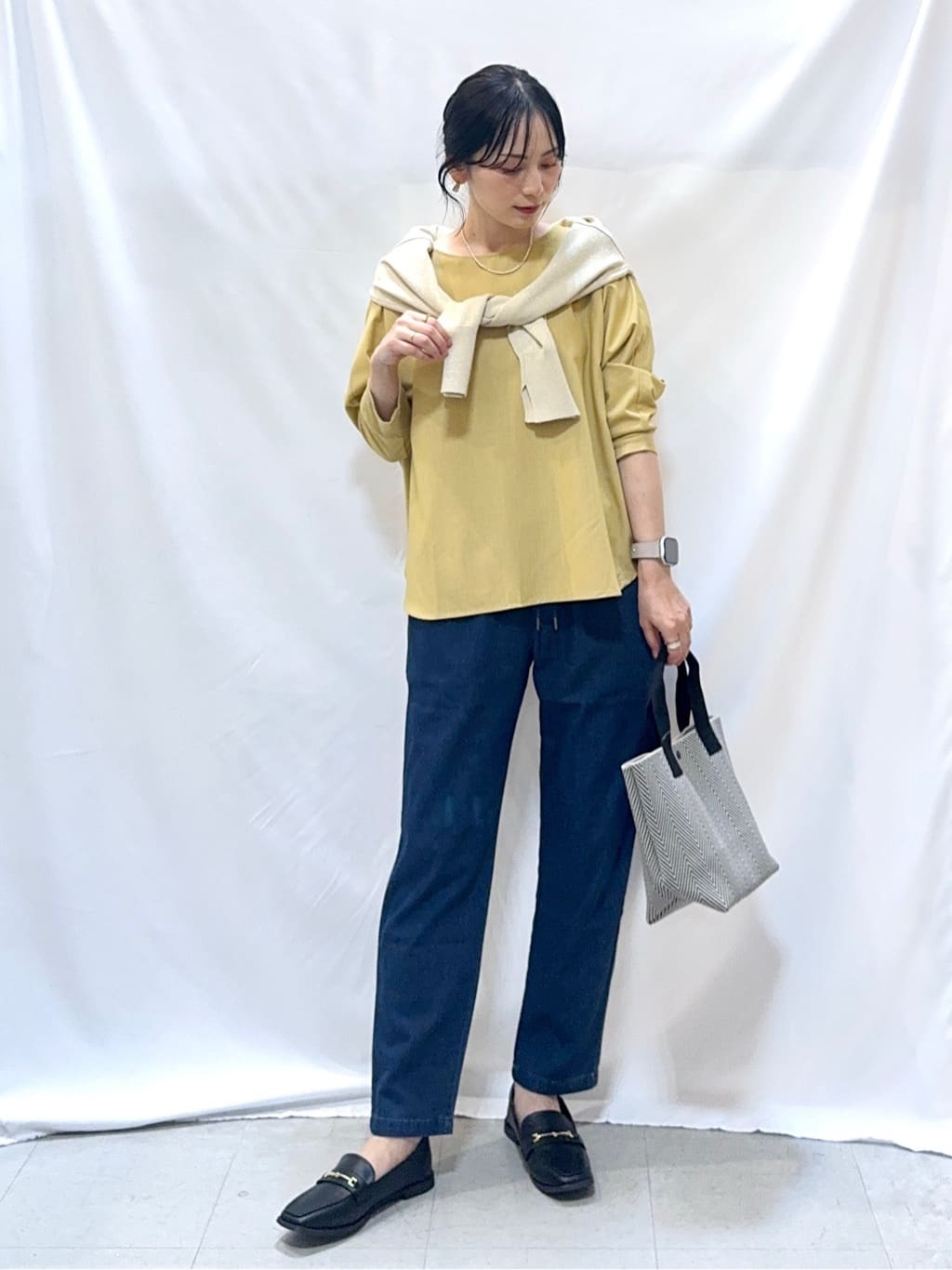𝐇𝐢𝐫𝐨𝐦𝐢さんの「SHOO･LA･RUE｜【高レビュー/洗濯後しわになりにくい】1枚でサマ見え 8分袖ドルマンブラウス」を使ったコーディネート
