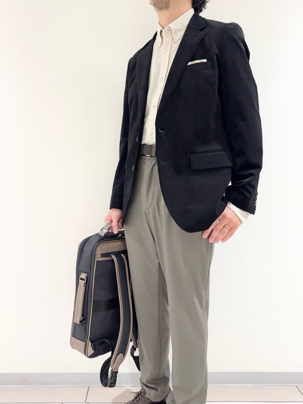 及川さんの「TAKEO KIKUCHI｜【Sサイズ～】ストレッチコーデュロイ ジャケット」を使ったコーディネート