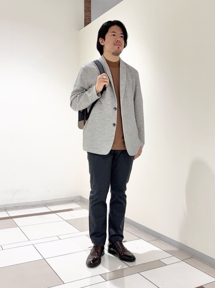 及川さんの「TAKEO KIKUCHI｜【尾州織】ショールカラー カーディガン」を使ったコーディネート
