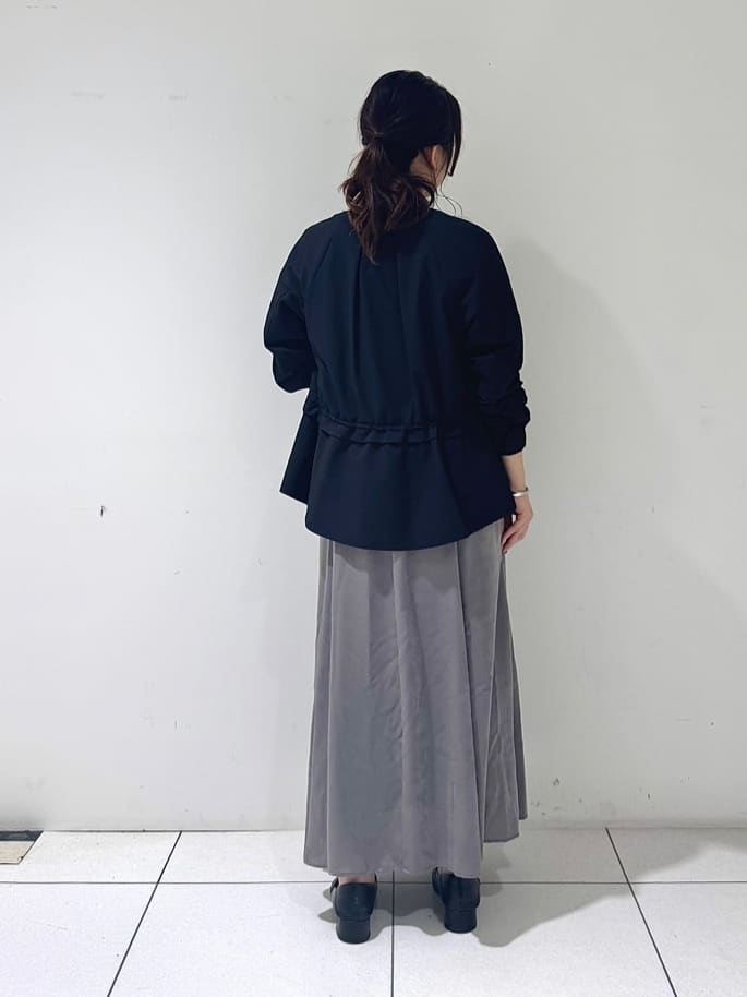 そんさんの「INDIVI｜【洗える】Vネックコンパクトニット」を使ったコーディネート
