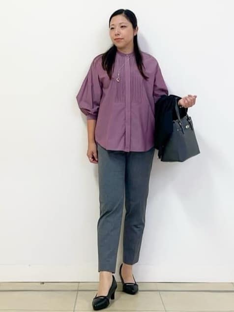 chisaさんの「Reflect｜【程よいゆとり感／体型カバー】ピンタックデザインシャンブレーブラウス」を使ったコーディネート