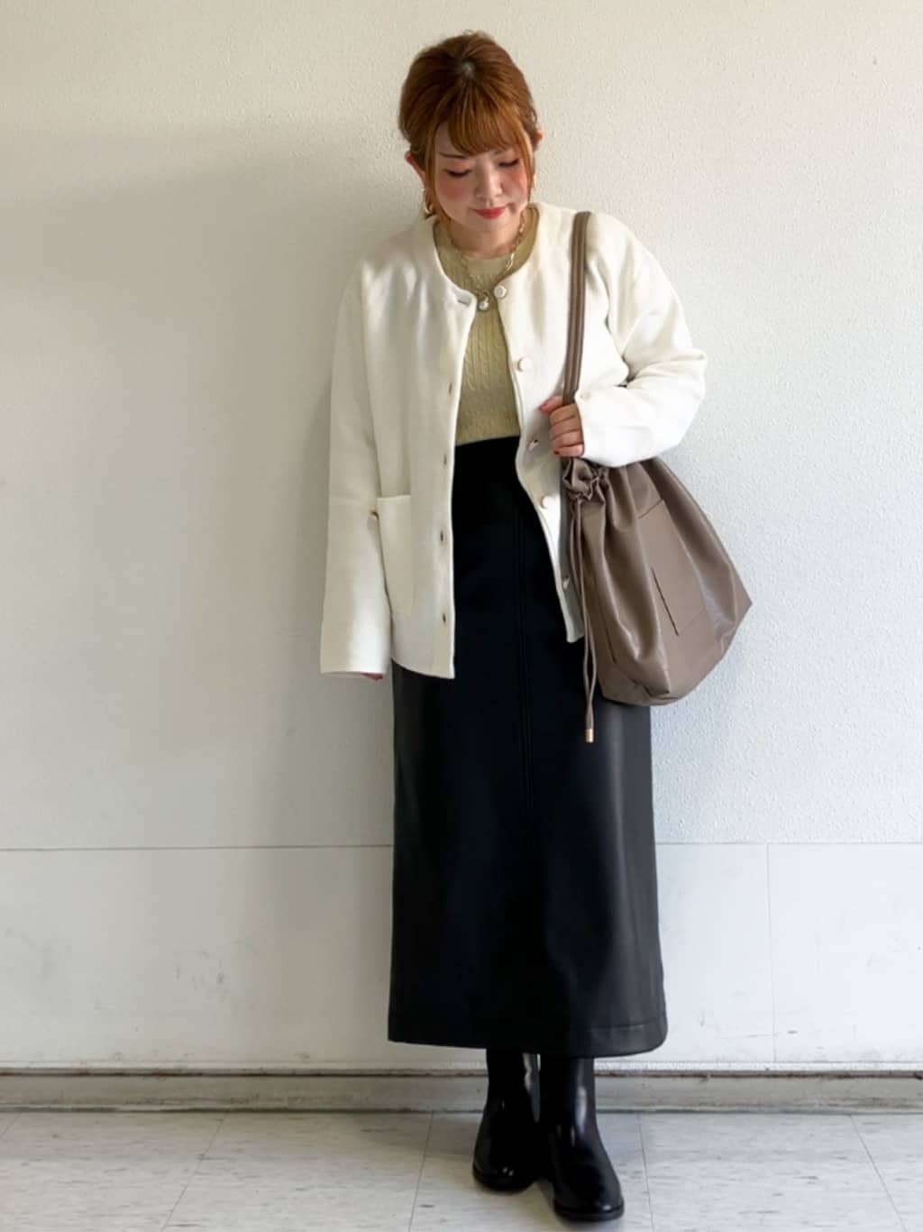 MIPPOさんの「index｜レザー調ストレッチAラインロングスカート【洗える】」を使ったコーディネート