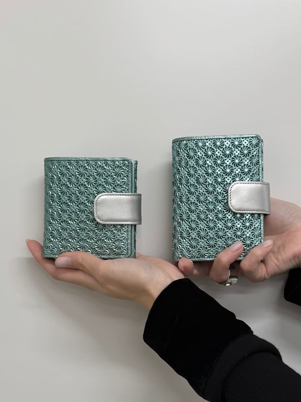 Kさんの「HIROKO HAYASHI｜GIRASOLE PIPERITA（ジラソーレ ピペリータ）薄型二つ折り財布」を使ったコーディネート